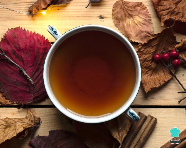 Receita detox com folha de tamarindo: como preparar o chá leve e natural para incluir na sua rotina de bem‑estar