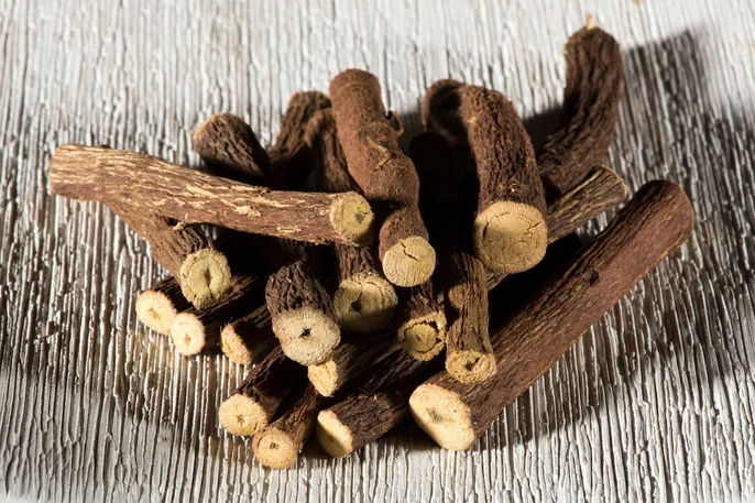 cha-alcacuz-caseiro-beneficios-seguranca